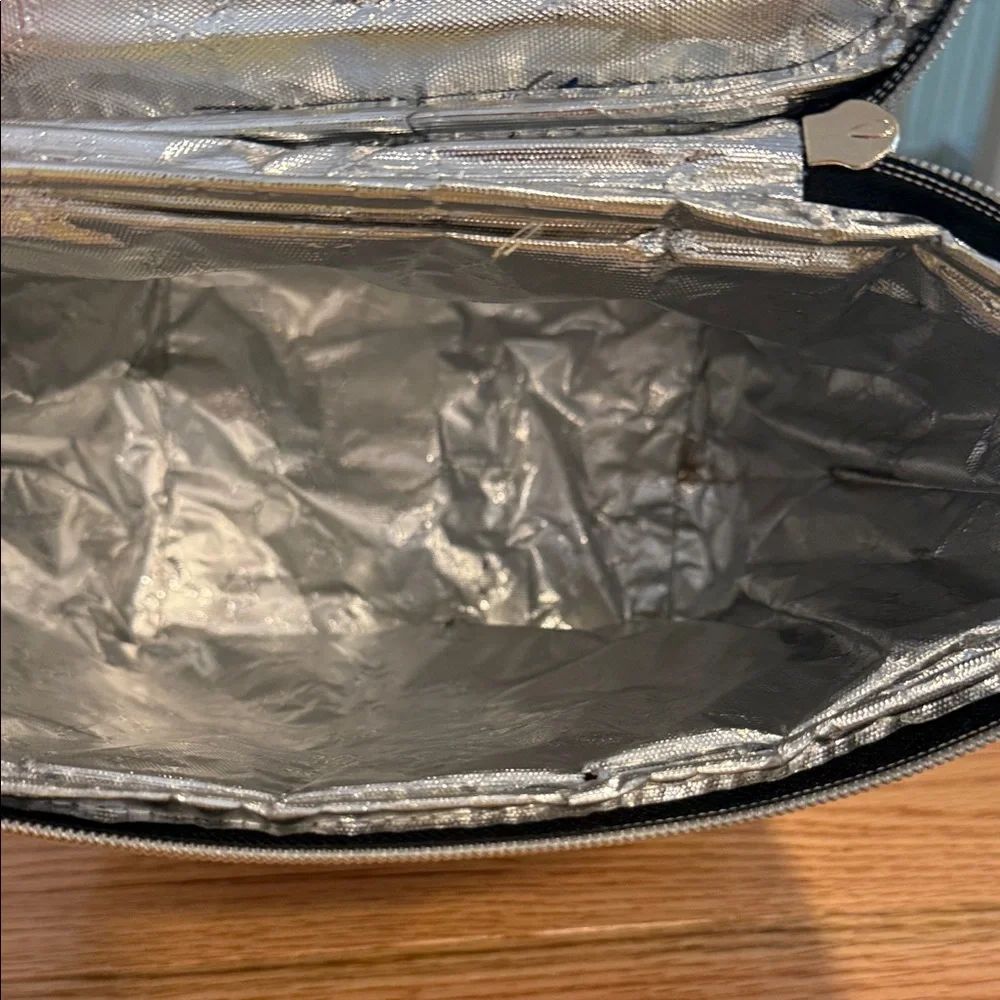 Momojing insulated breastmilk cooler and baby bottle bag